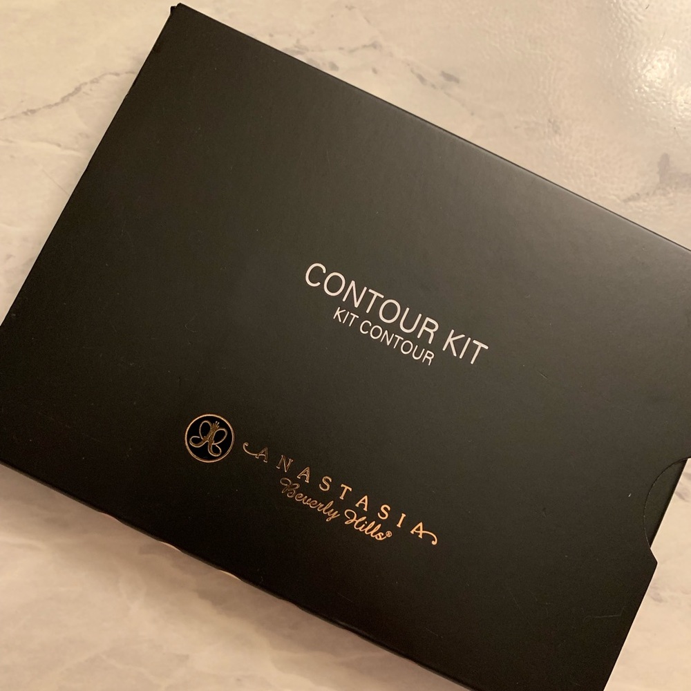 Anastasia Beverly Hills Contour Kit (Light/Medium)